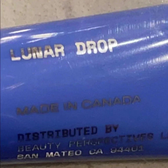 HYDRATING EYE  SHADOW -ITEM BRAND - Picture 3 of 3